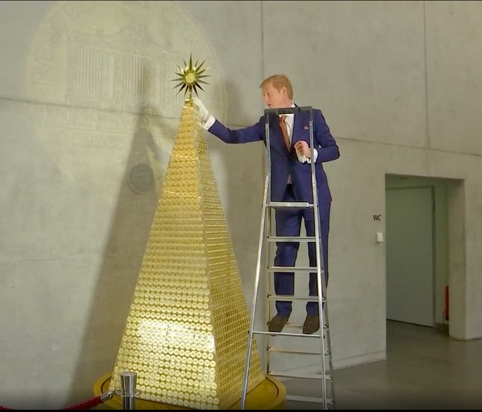 Mãn nhãn cây thông Noel bằng vàng ròng trị giá gần 70 tỷ đồng