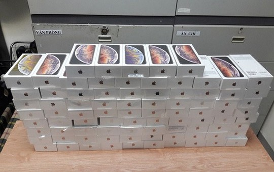 Lô hàng gần 1.200 chiếc iPhone bị bắt tại Nội Bài vẫn 