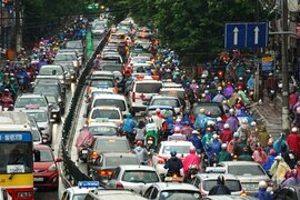 Tầng lớp trung lưu “trỗi dậy”, dân Việt ồ ạt đổ tiền mua ô tô
