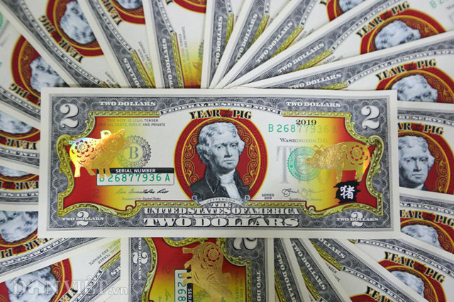 Tiền 2 USD in hình con heo đắt như tôm tươi trước Tết Kỷ Hợi 2019 - Ảnh 4.