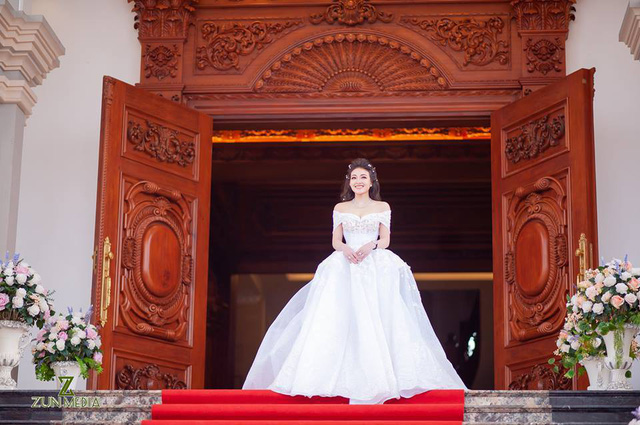 Lâu đài của đại gia Nam Định có con gái đeo vàng trĩu cổ ngày cưới - Ảnh 10.