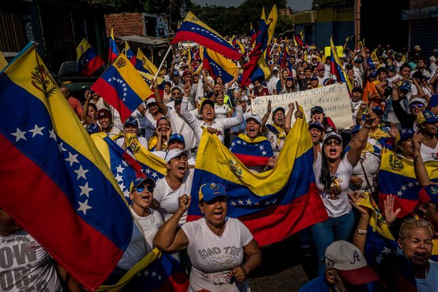Hàng viện trợ châm ngòi cuộc đối đầu căng thẳng tại biên giới Venezuela - 2