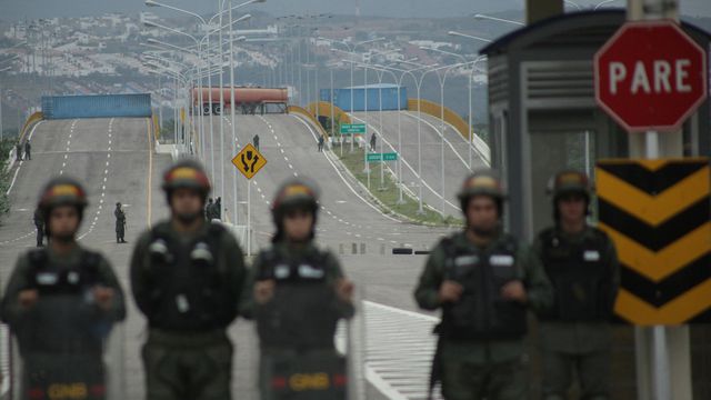 Hàng viện trợ châm ngòi cuộc đối đầu căng thẳng tại biên giới Venezuela - 3