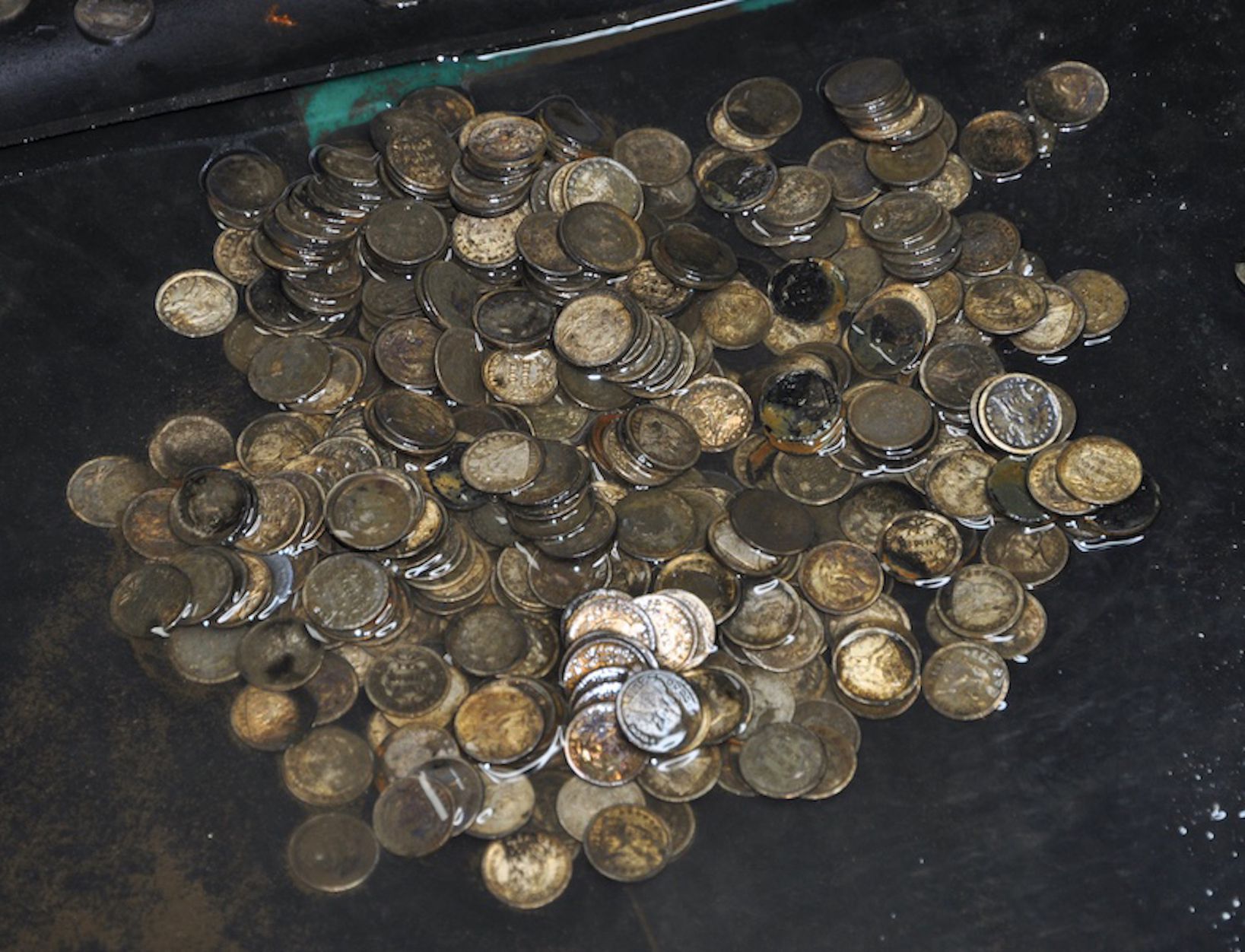 Rao bán kho báu hàng nghìn đồng xu vàng, bạc từ năm 1857