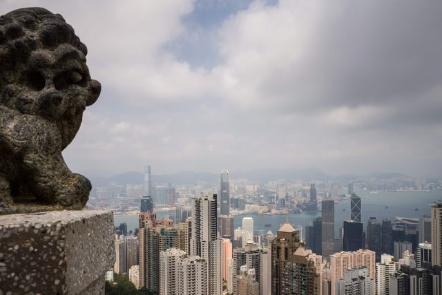 Luật pháp Hong Kong yêu cầu các công ty môi giới và công ty tài chính phải báo cáo các giao dịch lớn và đáng ngờ cho Bộ phận Tình báo Tài chính. (Nguồn: AFP)