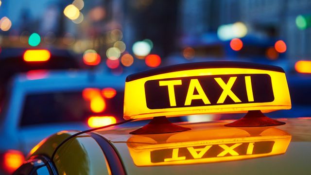 Các chuyên gia cho rằng, việc gắn mào xe cho Grab hay các hãng taxi công nghệ khác là không cần thiết.