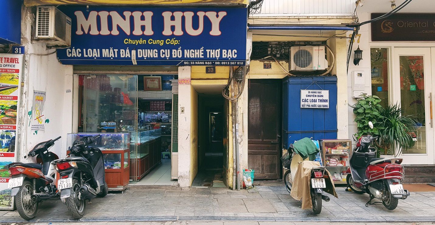 Cuộc sống bên trong những con ngõ chỉ vừa một người đi ở Hà Nội