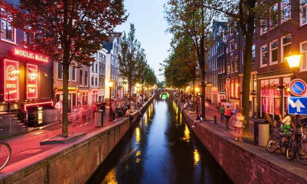 Hà Lan hạn chế du khách vào khu đèn đỏ vì không tôn trọng gái mại dâm
