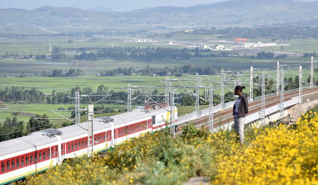 Ethiopia lo bị “chôn vùi” trong áp lực nợ nần từ dự án Vành đai, con đường của Trung Quốc - 2