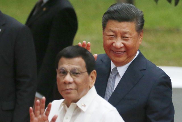 Tổng thống Philippines Rodrigo Duterte và Chủ tịch Trung Quốc Tập Cận Bình tại Manila. (Nguồn: AP)