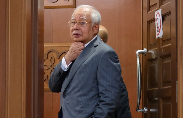 Cựu thủ tướng Malaysia chối cãi vụ chưa nộp thuế 368 triệu USD - 1