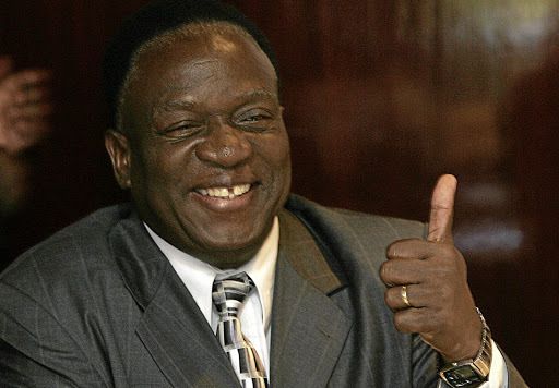 Tổng thống Zimbabwe tự chế giễu tiền tệ nước mình không có giá trị