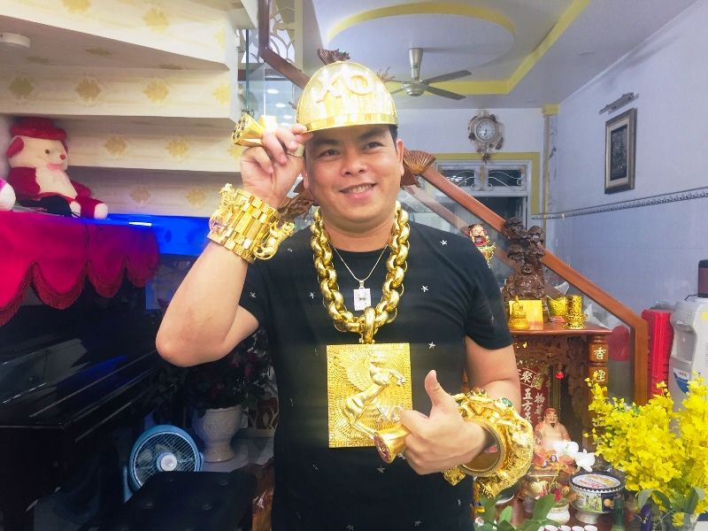Phúc XO, người đeo nhiều vàng nhất Việt Nam vừa bị bắt giàu cỡ nào?