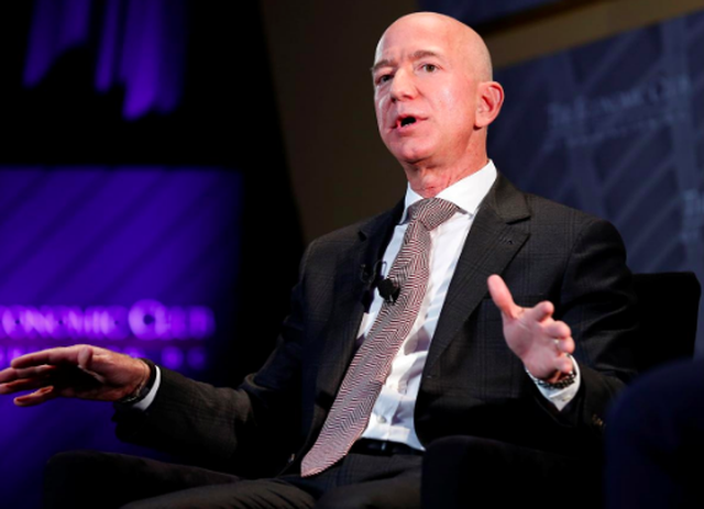 Amazon thách thức các đối thủ tăng lương cho nhân viên - 1