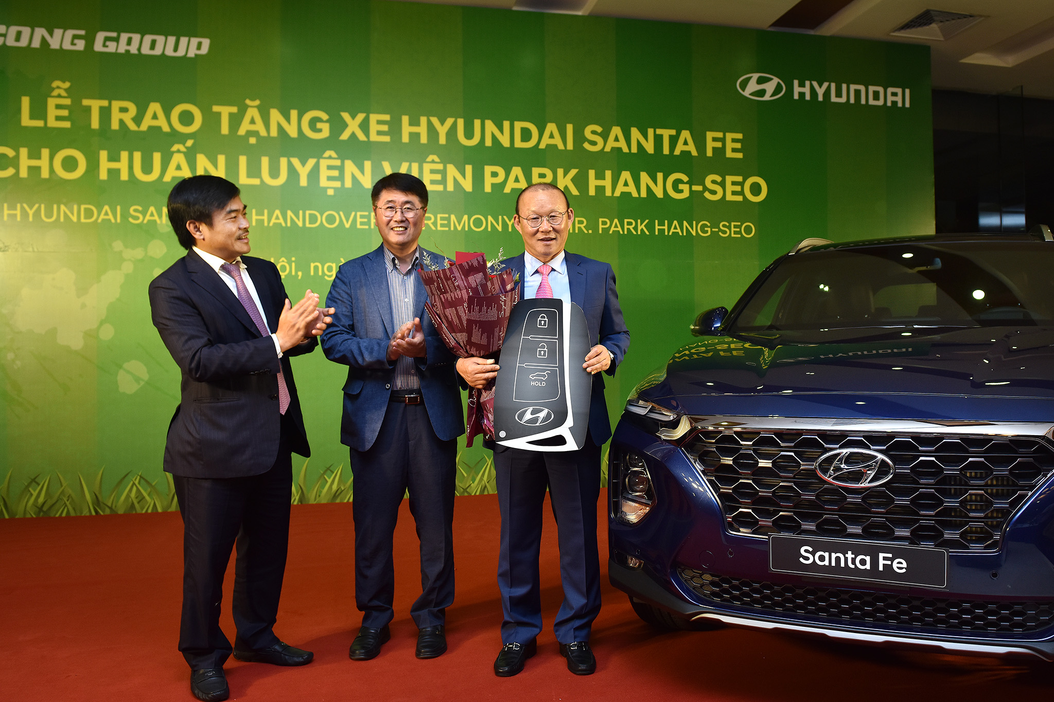 HLV Park Hang Seo được  tặng xe SantaFe 1,2 tỷ đồng