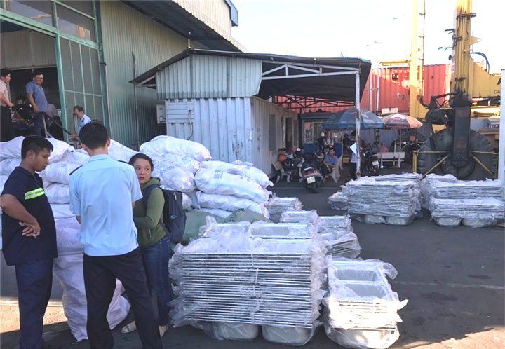Hải quan phát hiện 5 container chở hàng nội thất “nhập lậu” từ Trung Quốc
