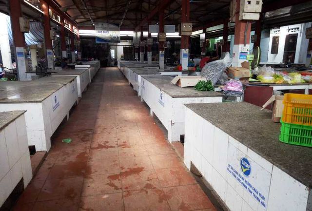 Chính quyền thông báo cấm, hàng trăm sạp thịt lợn tại chợ “gác thớt” - 7