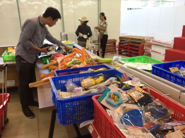Người dân tiếp tục khui hàng hóa “vô tội vạ” và trộm cắp khi đến Auchan - 7