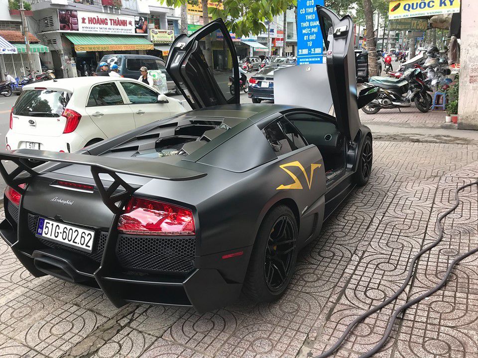 Đặng Lê Nguyên Vũ bán bộ đôi siêu xe Lamborghini hàng hiếm