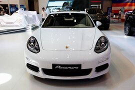 Tại Việt Nam có 99 chiếc Porsche Panamera bị lỗi chập điện