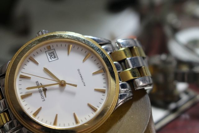 Phát hiện hơn 400 chiếc đồng hồ có dấu hiệu giả mạo Citizen, Tissot, Longines… - 1