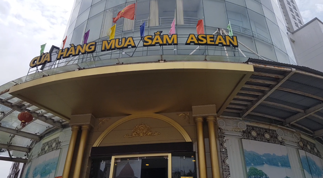 Trung tâm mua sắm Asean ở Quảng Ninh: Đồng hồ hàng hiệu “rởm” bán giá 400 triệu đồng - 1
