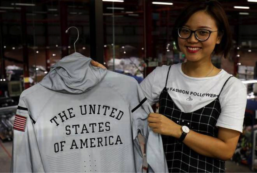 Từ nhà máy may Hà Nội từng cung cấp quần áo cho quân đội Việt Nam giờ sản xuất đồng phục cho đội tuyển Olympic Hoa Kỳ
