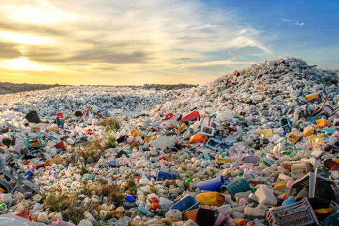 Việt Nam “đau đầu” nạn rác thải: Trở trêu cảnh doanh nghiệp cứ vô tư “xả