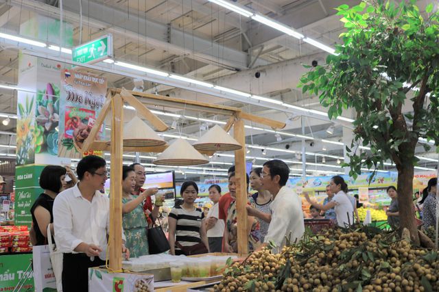 140 nghìn đồng/kg nhãn cổ đường phèn, dân Hà Nội vẫn xếp hàng tranh mua - 5