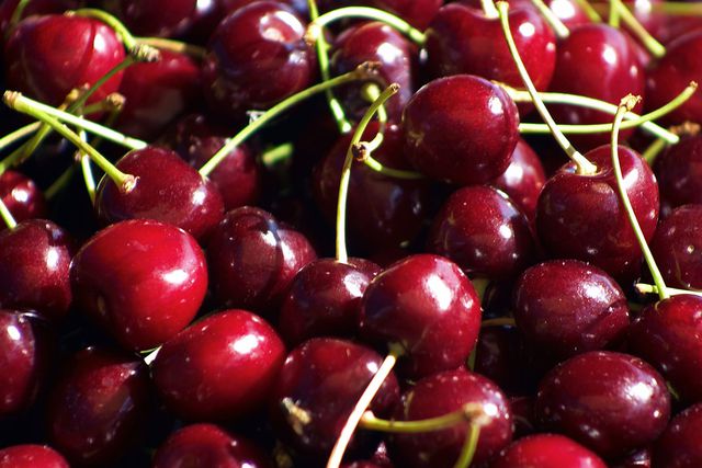 Cherry Mỹ siêu rẻ nhập ồ ạt vào Việt Nam, giá chỉ 209.000 đồng/kg - 1