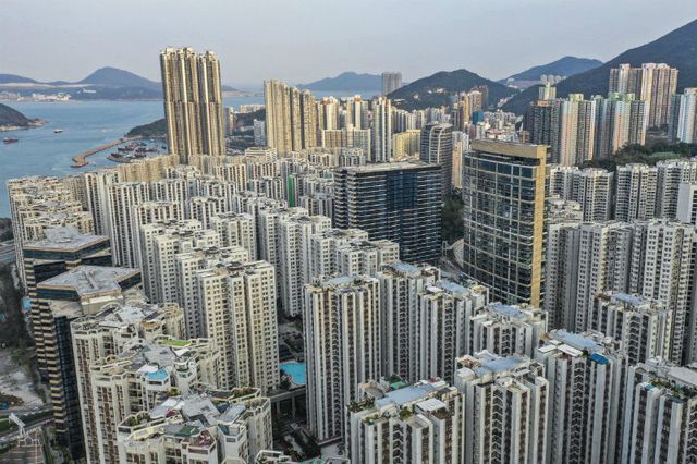 Cơn địa chấn Hong Kong, người dân hoảng loạn gom tiền mặt - 2