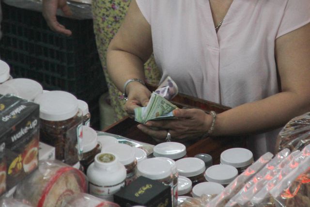 Đà Nẵng: Công khai mua bán hàng hóa bằng ngoại tệ - 4