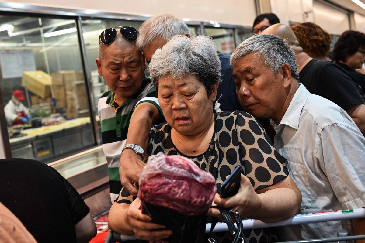 Giá thịt lợn Trung Quốc làm cho người tiêu dùng sợ hãi và bất mãn tăng vọt
