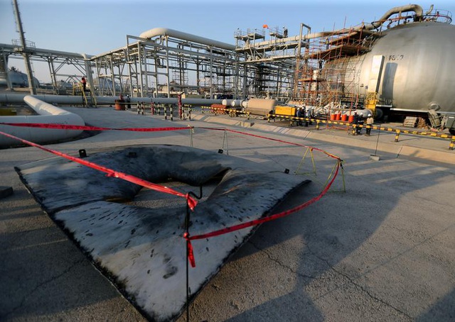 Nhà máy dầu Ả rập Xê út chi chít vết tích hỏa lực sau vụ tấn công chấn động - 2