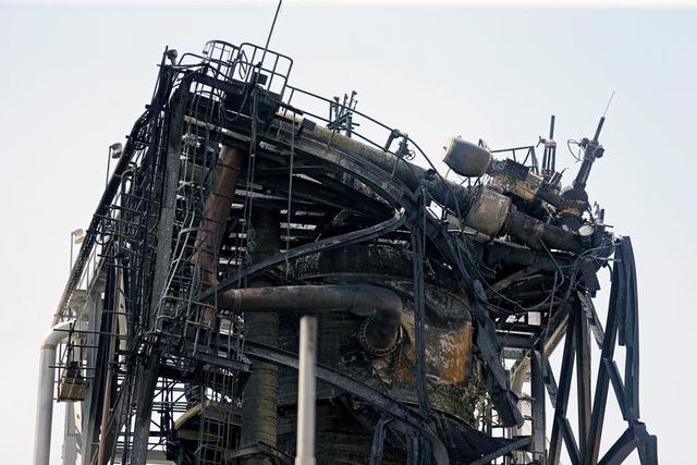 Nhà máy dầu Ả rập Xê út chi chít vết tích hỏa lực sau vụ tấn công chấn động - 4
