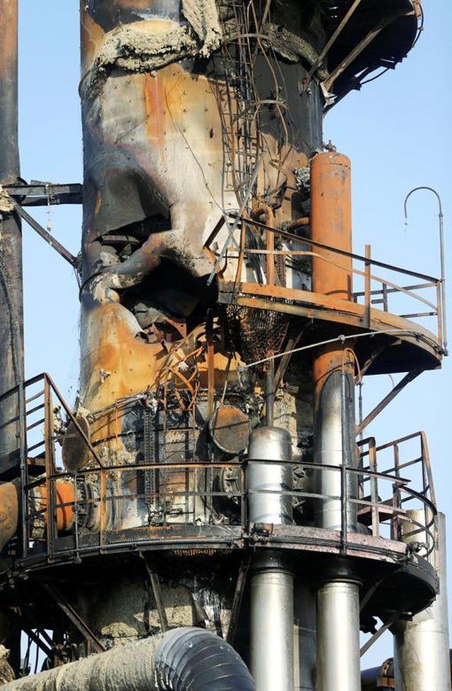 Nhà máy dầu Ả rập Xê út chi chít vết tích hỏa lực sau vụ tấn công chấn động - 9