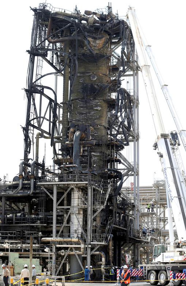 Nhà máy dầu Ả rập Xê út chi chít vết tích hỏa lực sau vụ tấn công chấn động - 10