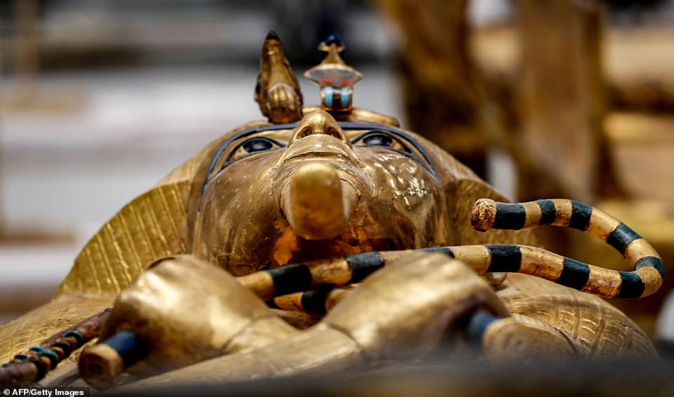 Những hình ảnh đáng kinh ngạc trên quan tài vàng được tìm thấy của  Pharaoh Ai Cập Tutankhamun