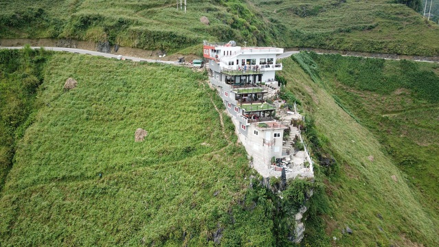 Hà Giang sẽ báo cáo Thủ tướng về công trình “khủng” 7 tầng trên đèo Mã Pí Lèng - 1