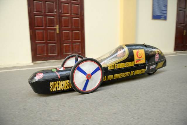 Sinh viên tự chế xe siêu tiết kiệm chạy 1.095 km tốn một lít xăng - 11