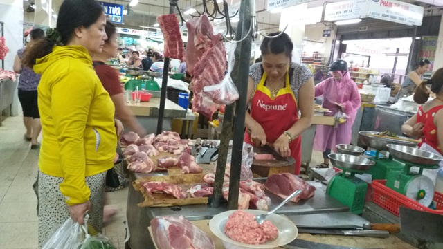 Giá thịt heo tăng sốc, cả người bán lẫn người mua đều kêu trời - 1