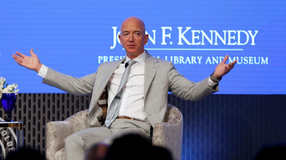 Cần gấp 10 lần chiều dài lịch sử loài người để kiếm tiền như Jeff Bezos!