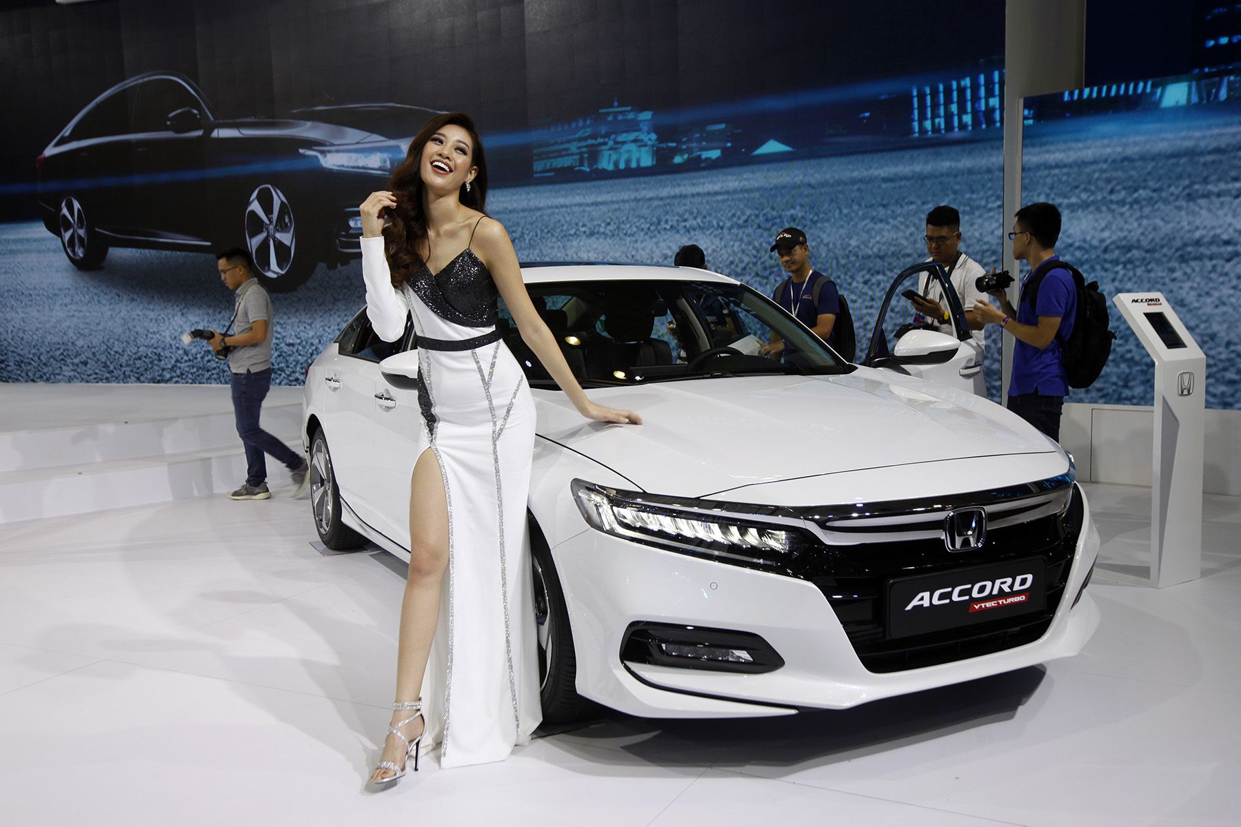 Tiếp tục được nhập khẩu từ Thái Lan, Honda Accord mới có giá từ 1,319 tỉ đồng