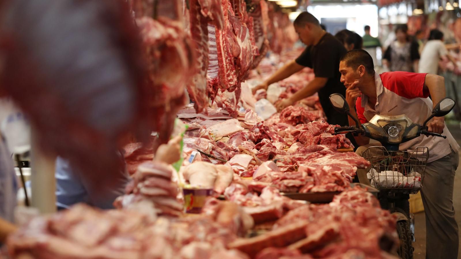 Biết Trung Quốc khan hiếm thịt lợn, Mỹ chất đống hàng trong kho chờ thời cơ