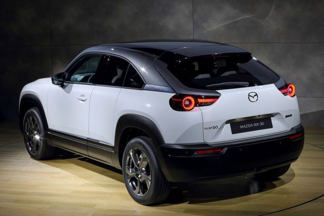 Mazda chính thức ra mắt mẫu xe chạy điện đầu tiên MX-30 - 13
