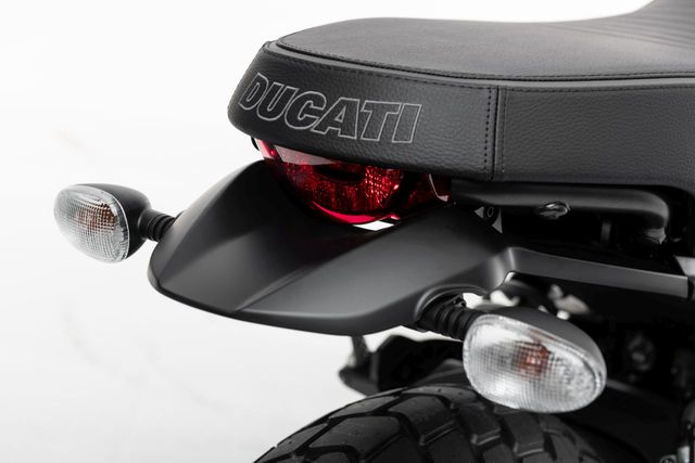 Ducati chỉ làm mới Scrambler bằng phiên bản Icon Dark cho năm 2020 - 13