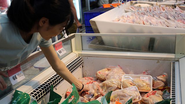Giá gà trong nước giảm sâu: Bộ Công Thương phủ nhận nguyên nhân do giá nhập siêu rẻ - 1