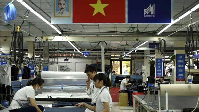 CNBC: Việt Nam còn rất xa mới vươn tới năng lực sản xuất như Trung Quốc - 1