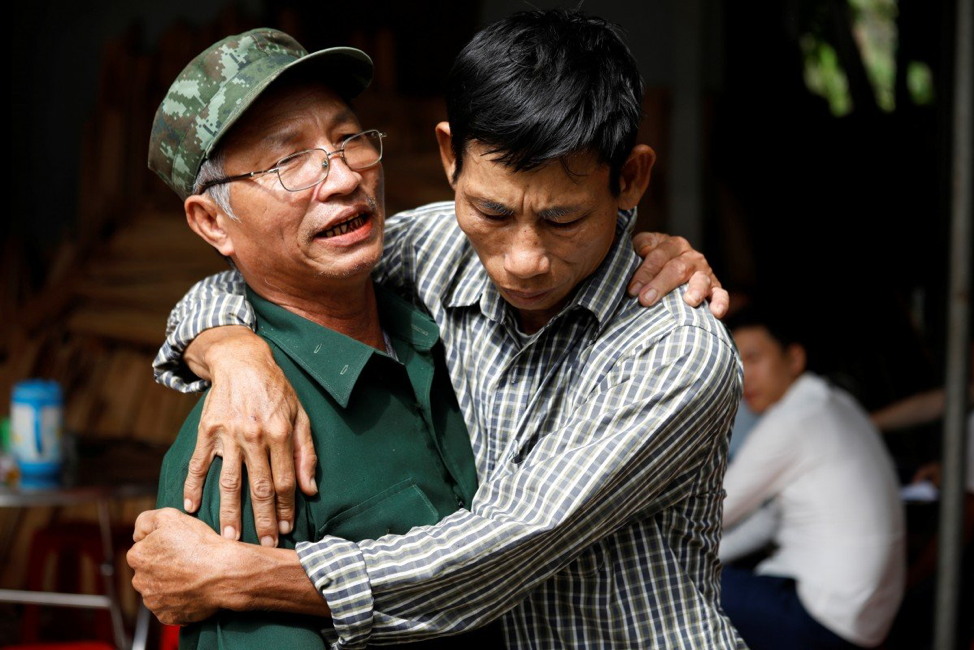 Mắc kẹt với nợ nần, lối thoát nào cho những gia đình những người Việt mất tích ở Anh