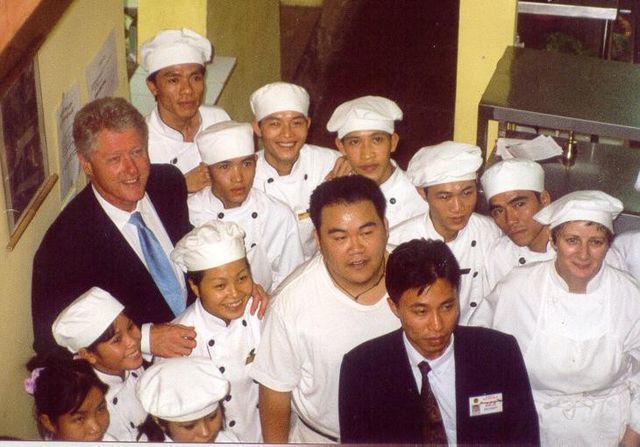 Nhà hàng Việt từng đón cựu Tổng thống Mỹ Bill Clinton lên báo nước ngoài - 1
